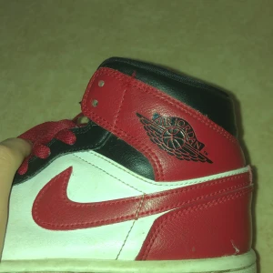 Jordens  - Röda Jordans i helt ok skick orginal pris är 1200