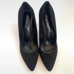 Skor med klacka  - Superfint och sköna Skor med klacka I mycket fint skick 