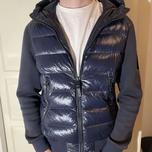 Mackage cardigan - Säljer min Mackage cardigan då jag inte använder den. Den är storlek L men passar även M