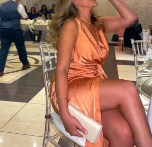 Klänning ASOS  - Väldigt fin, endast använd en gång 