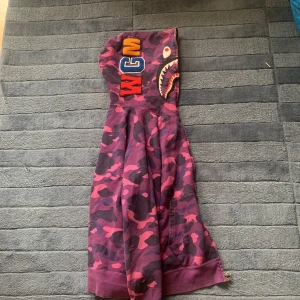 Bape hoodie - Säljer en bape hoodie storlek xl  Men passar L och M