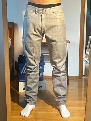 Hope jeans - Gråa hope jeans, för stora för mig därav säljs dom