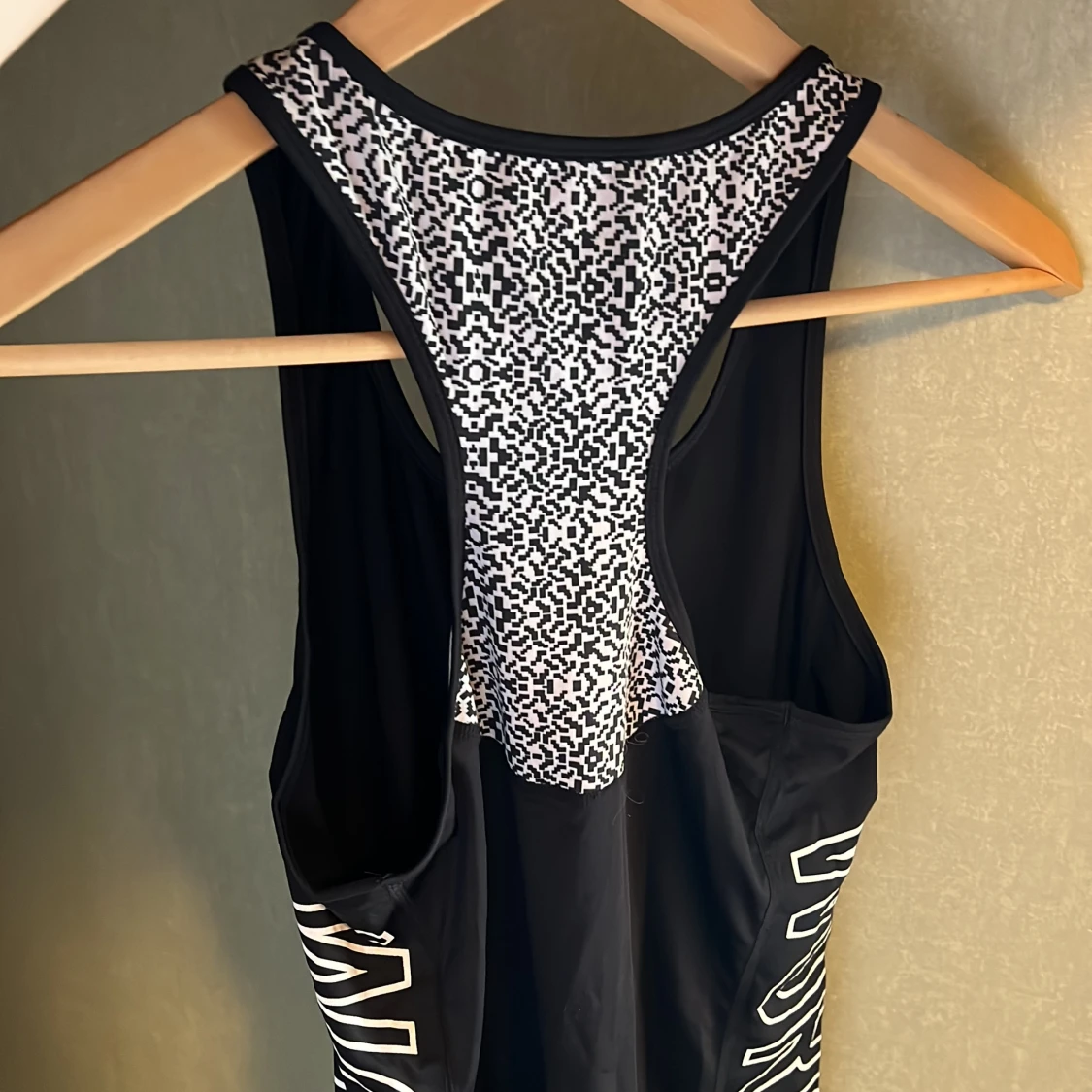 Svart träningslinne passar S/M - 90