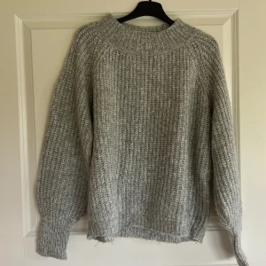 Stickad tröja från Lager 157 - Fint skick, knappt använd. 