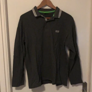 Hugo boss - Aldrig använt den, Den är ganska skrynklig men stryker den innan köp