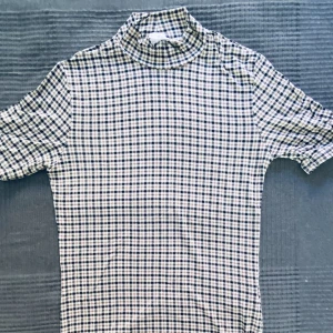 Brun beige kortärmad tröja  - Stl S