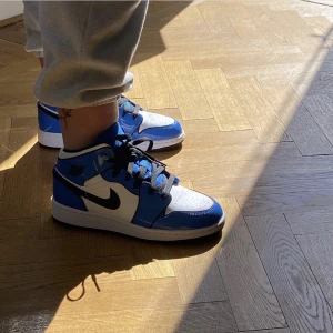 Vit/blå jordans - Blå/vit/svarta mid jordans