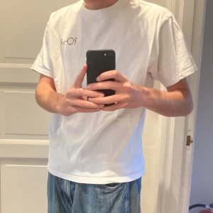 Polar tröja från summer 2020 - Vit tröja med polar tryck från sommaren 2020.  Använd, men har mycket liv kvar i sig!  Storlek medium, Loose fit.