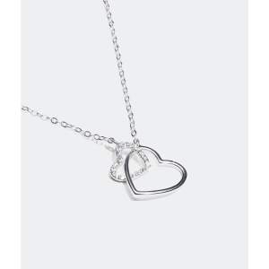 Äkta silver halsband med två hjärtan. Den har tre olika storlekar. Aldrig använt! Den köptes för 249