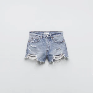 Zara shorts  - Säljer dessa snygga zara shorts då de inte passade mig, prislappen är kvar och de är aldrig använda! 🥰
