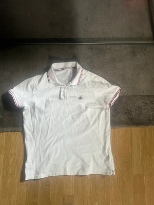 Moncler pike - Moncler pike i bra skick Storlek M Nypris 2599 Kan frakta mot betalning 