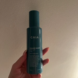 Caia Volume boost - Säljer detta Volume spray (root lift), testad en gång så typ allt kvar i flaskan. Säljer för 160 inkl frakt, 225 kr ordinarie pris💙