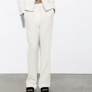 Linnebyxor  - Säljer dessa fina linnebyxor i storlek M/38! Då dem tyvärr inte kommer till någon användning, endast använda en gång! ☺️