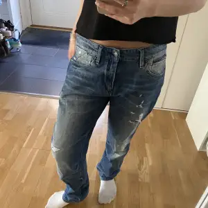 Håliga jeans från Tommy Hilfiger köpta second hand!