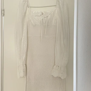 Adoore klänning  - Superfin klänning från Adoore! Aldrig använd och har prislappen kvar på!! Storlek 36 🫶🏼