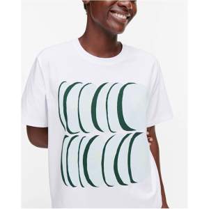 T-shirt från Marimekko, ”Vaikutus Kurkut”. Använd 1-2 gånger. Nypris ca 1300 kr. Finns på andra sidor.