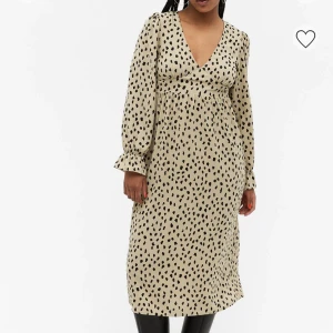 Klänning - Super fin kölänning som inte riktigt passar mig