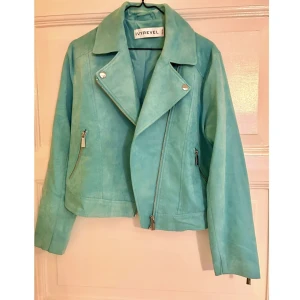 Ivy Revel. Strl L  - Fin ny jacka i turkos.  Aldrig använd. 