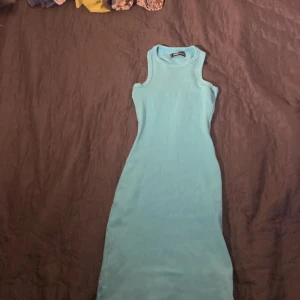 Klänning - Klänning från new yorker storlek xs men är väldigt Stretchig. Säljs för 100kr!💗