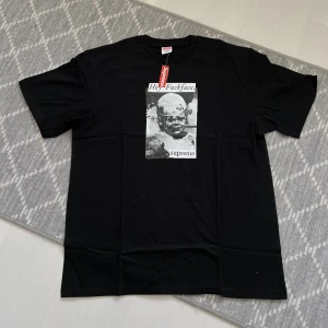 Supreme tee - Storlek XL. Inauthentic 