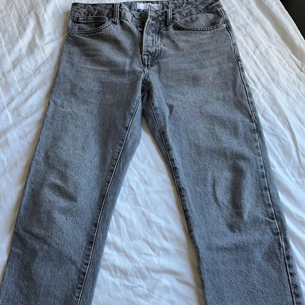 Säljer nu mina gråa jeans från topman. De är i storleken 30x30 och är i modellen straight. De sitter perfekt i storlek.. Jeans & Byxor.