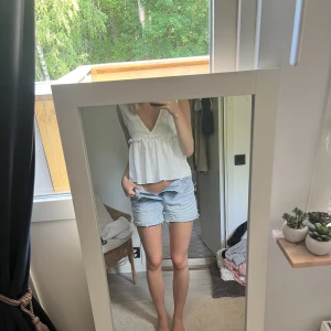 Sommartopp - Så fin somrig topp som passar de flesta storlekar! De står ingen storlek men den skulle passa allt mellan xs - l 🤍🌸