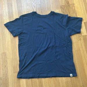 Carhartt - Tshirt Navy - Använd men i bra skick, Inga defekter