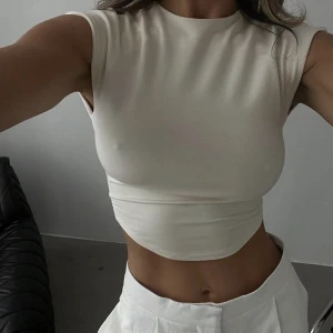 Avora  - Säljer top från avora i stl xs, endast använd 1 gång men tycker inte den klär mig ☺️