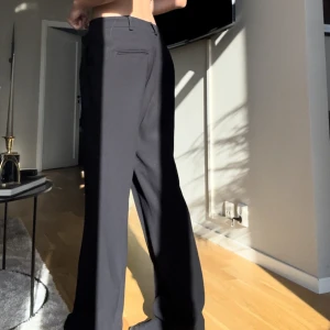 Kostymbyxor!  - Super snygga kostymbyxor från zara, oversized men är sneppet för stora för mej tyvärr… och super långa 😍😍