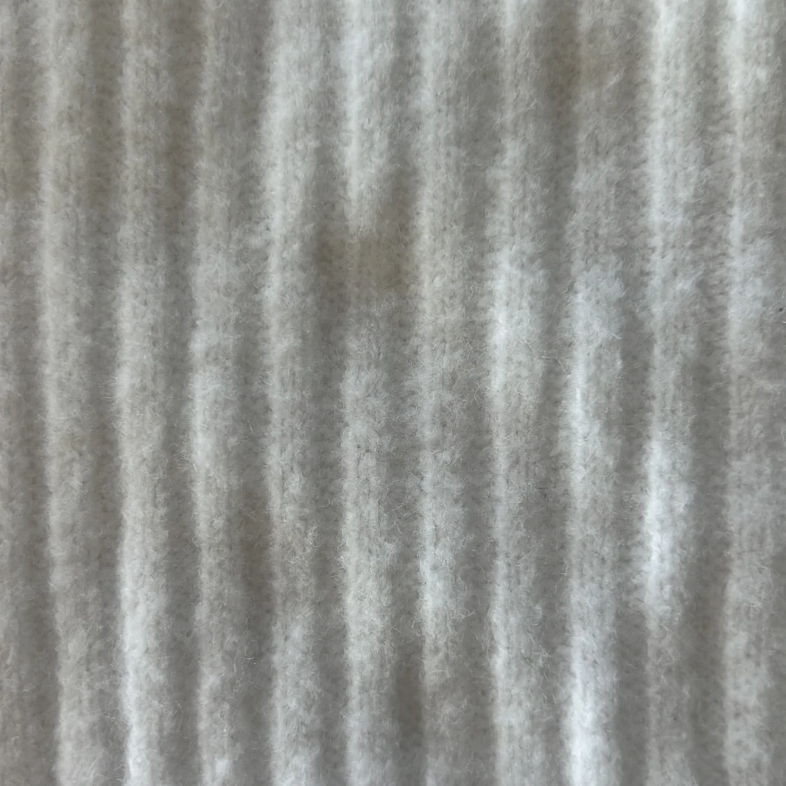 Vitstickadtröja  - 91