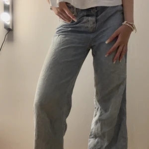 Jeans  - Säljer dessa  jeans då den inte kommer till användning 💕