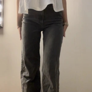 Jeans  - Säljer dessa översized jeans då den inte kommer till användning 💕