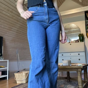 Raka höga jeans - Jeans, rätt använda men snygg passform. 