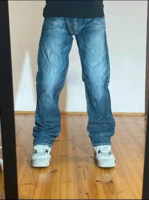 Nudie Jeans  - lite slitna här och var men annars bra skick och bra passform