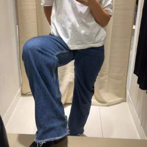 Blåa jeans från Zara i strl 38 🧸