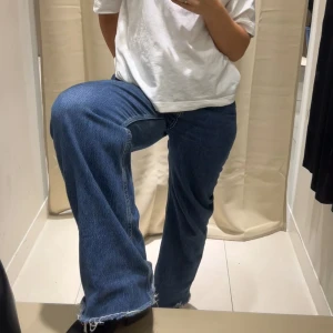 Zara jeans  - Blåa jeans från Zara i strl 38 🧸