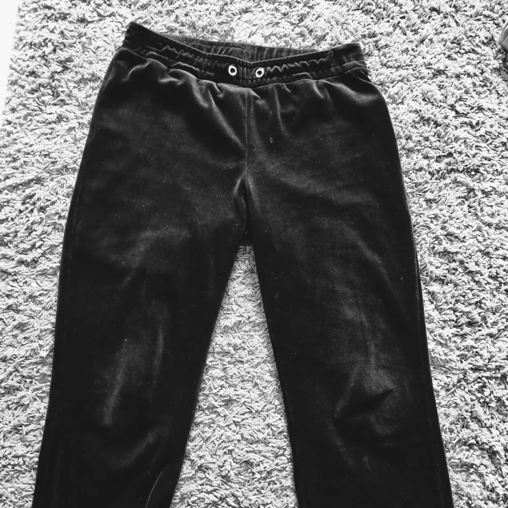 Mysbyxor i polyester, används inte längre . Jeans & Byxor.