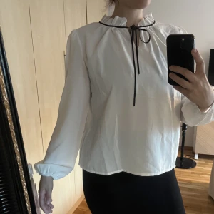Blus - Använd någongång, strl xl men passar mindre storlekar mer. Jag är strl S