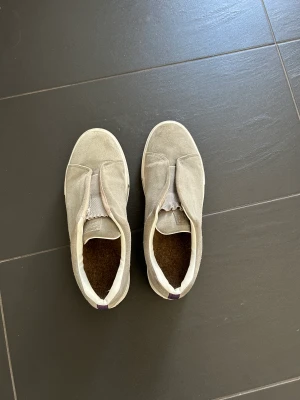 Eytys Doja S-O Suede Cement - Kartong till skon ingår. 