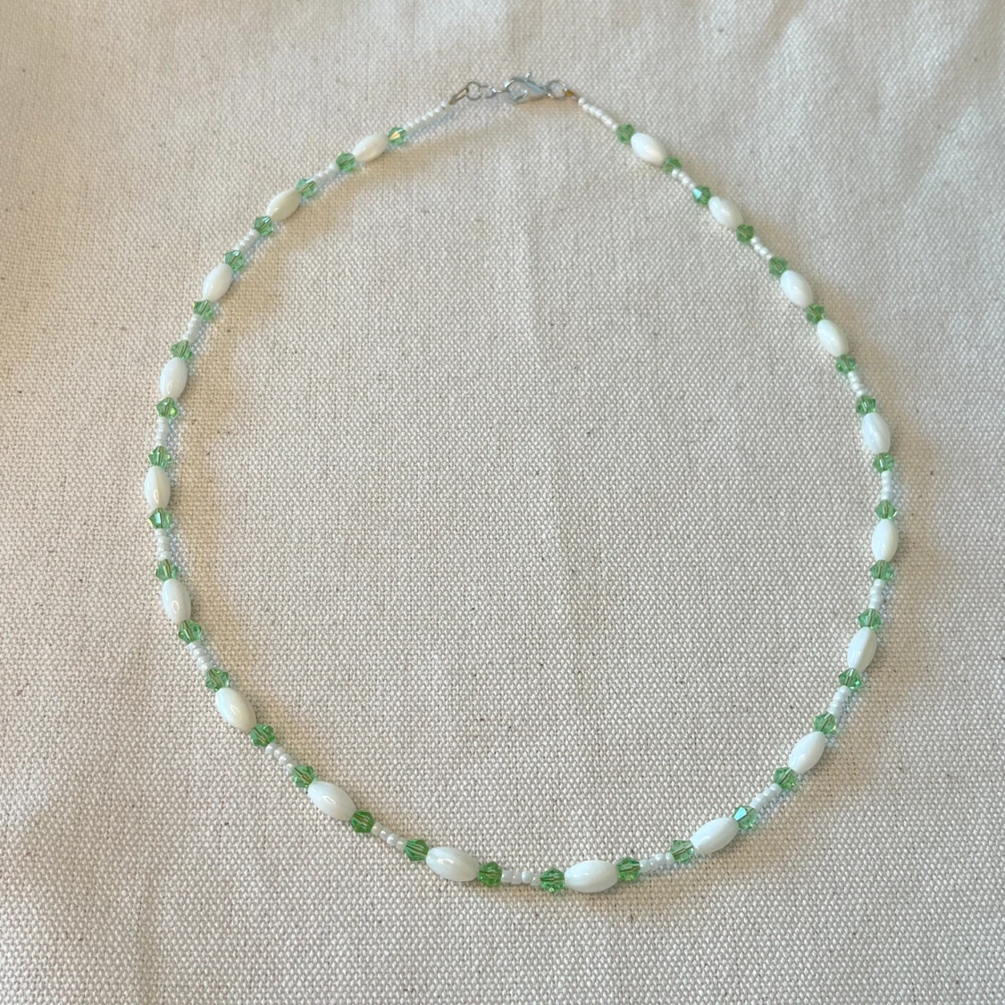 Handgjort pärlhalsband 