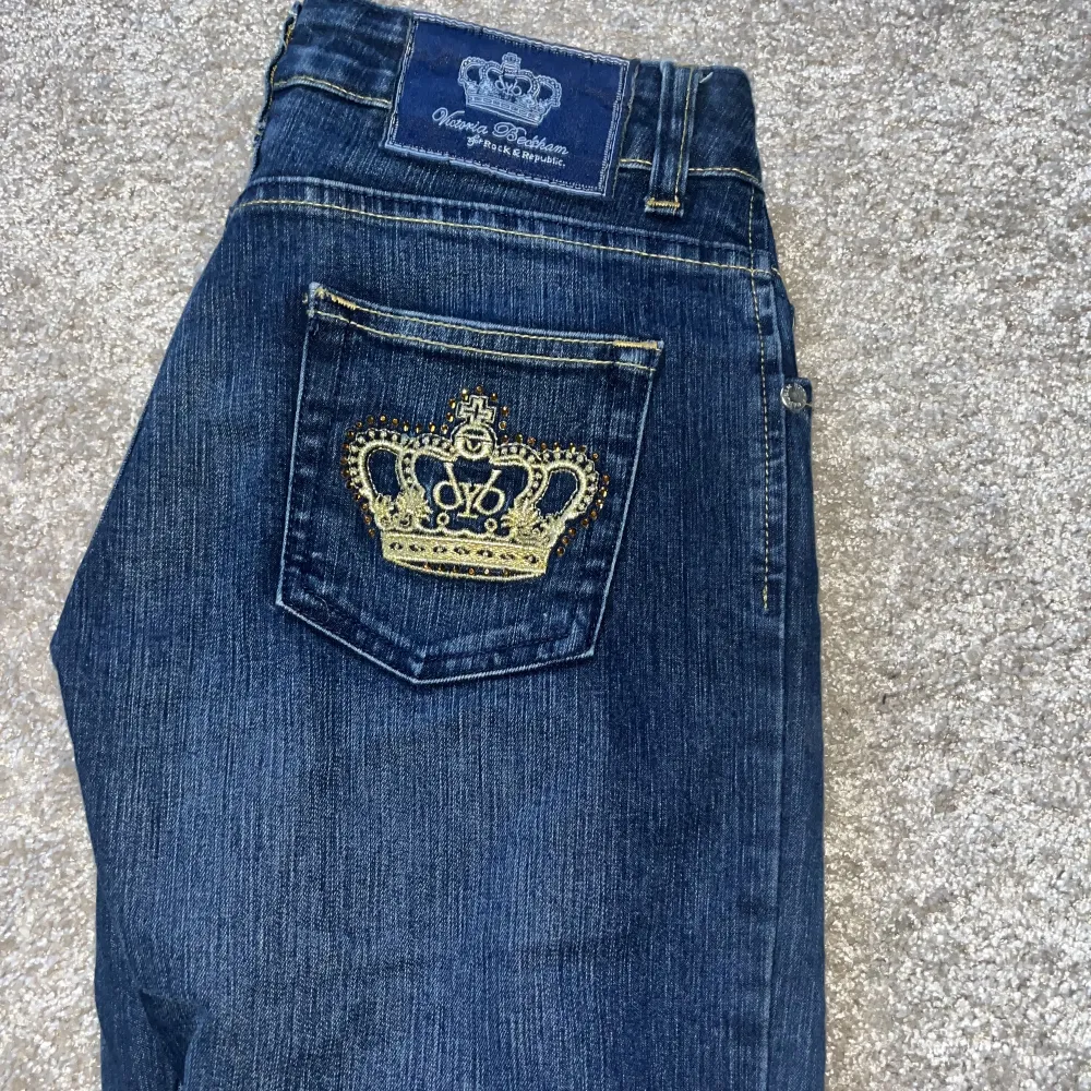 Victoria Beckham jeans i storlek 29 men de är ganska små för sin storlek så passar nog mer 26/27. Använda ca. 2 gånger. Jeans & Byxor.