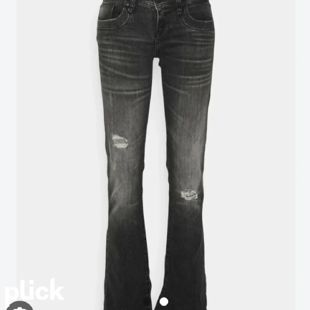 Intressekonflikt på dessa jeans från ltb, använt skick. Är inte helt säker på att jag vill sälja men kom med prisförslag så kan vi se.. Jeans & Byxor.