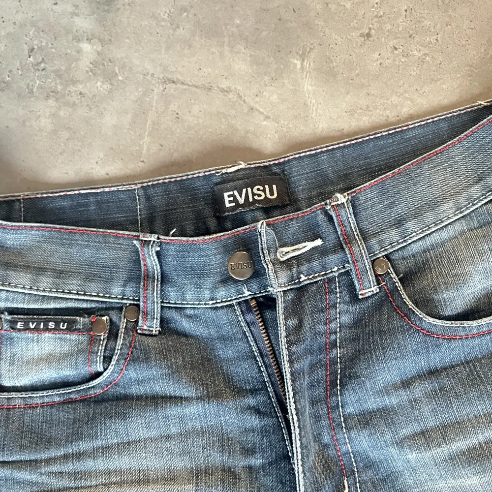 As snygga evisu jeans som jag har älskat men helt enkelt inte får användning till längre.  Jag kan mötas upp i Stockholm om önskas! 💗. Jeans & Byxor.