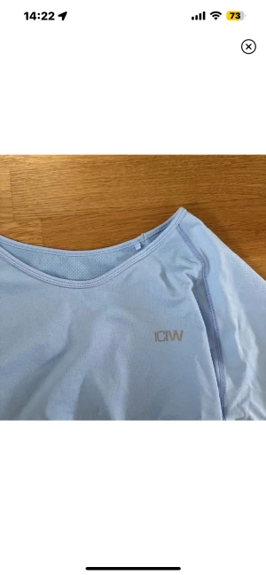 Träningströja - Skit snygg ICIW tröja som ja beställde men den passa ej så kommer inte att användas