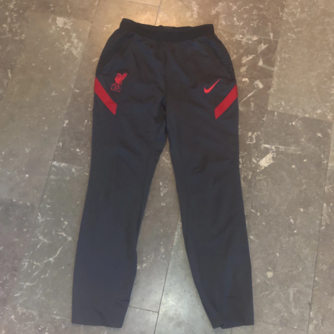Liverpool träningsbyxor