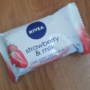 Nivea strawberry & milk  - Orginal priset=216! Kontakta vid pris, intresse och frakt 👍🌸💗