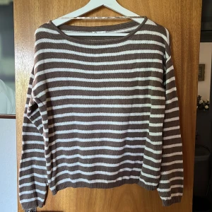 tröja - tunn finstickad tröja, perfekt för kyliga sommardagar 🤍