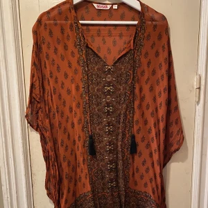 Tunika  - Superfin tunika i en härligt material 