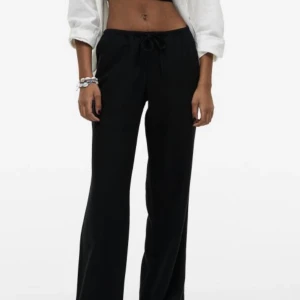 Linnebyxor  - Super snygga linnebyxor i storlek xxs, använt dom 1 gång! Skriv privat för fler bilder❤️