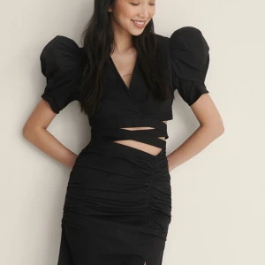 Set från NAKD - Säljer detta jättefina settet från NAKD, kjolen har jag använt några gånger men överdelen har jag använt en gång. Fint skick! 